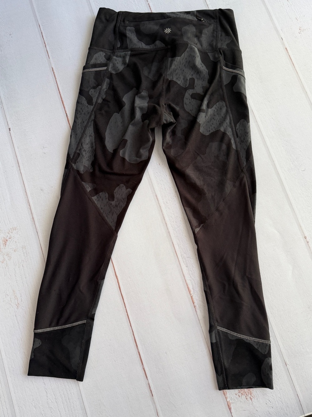 Athleta Black Camo Mesh Panel Pocket Leggings XS Athleisure Athletic - Picture 4 of 7